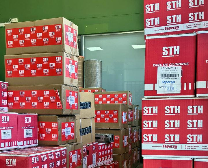 Estanterías con repuestos STH